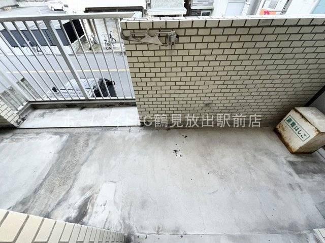 大阪市城東区放出西３丁目の賃貸マンションのバルコニー