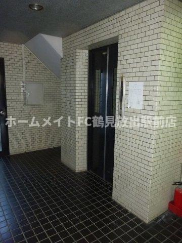 大阪市城東区放出西３丁目の賃貸マンションのエントランス