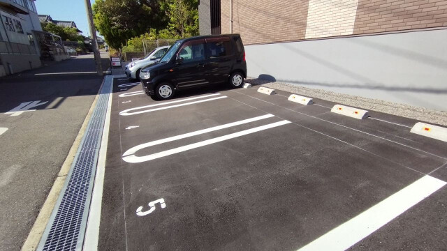レソール　ワンの駐車場