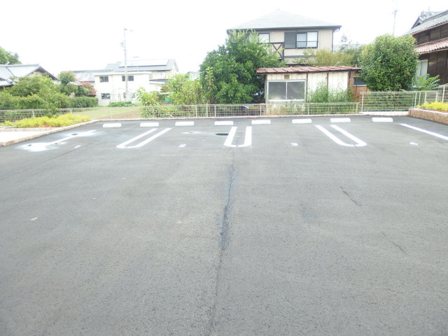 エスリーアの駐車場