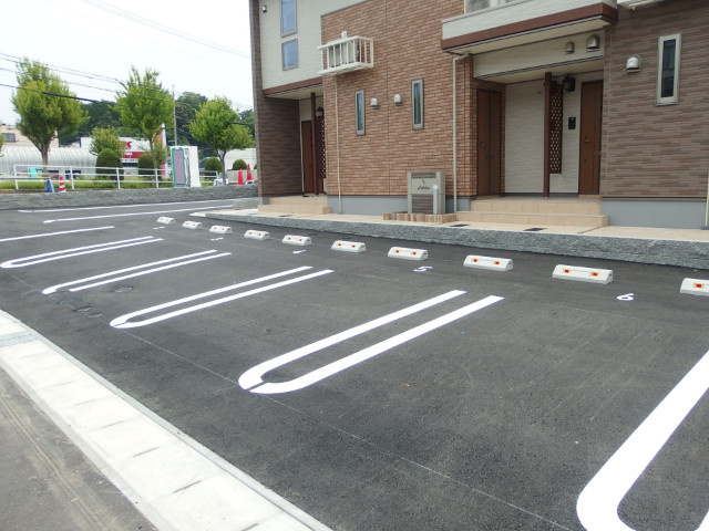 ロベリアの駐車場