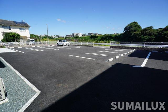 フェリーチェの駐車場