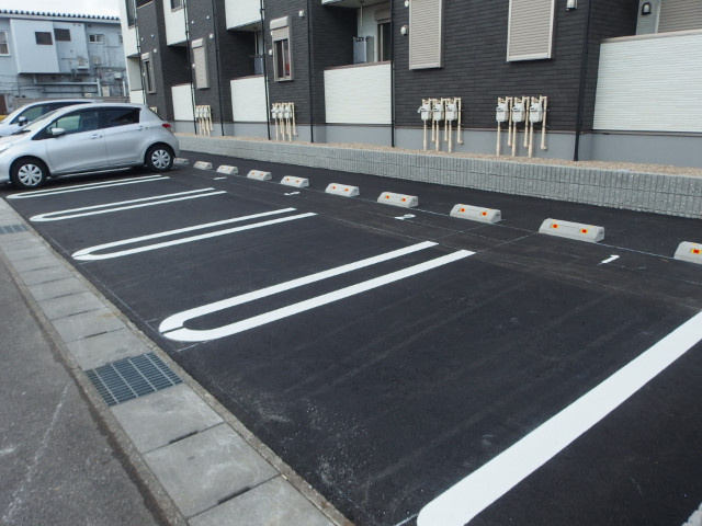 セイバリー　クレストの駐車場