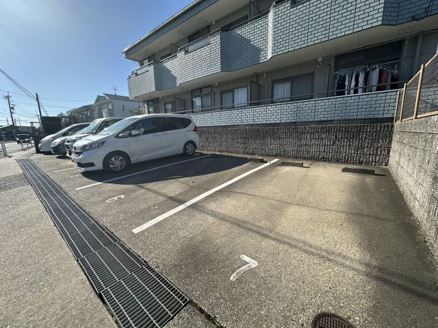 サンパレス緑ケ丘Aの駐車場