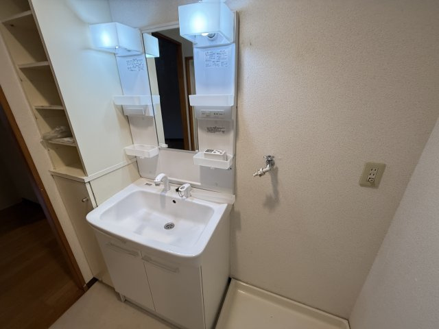 第２０千里ハイツの独立洗面台