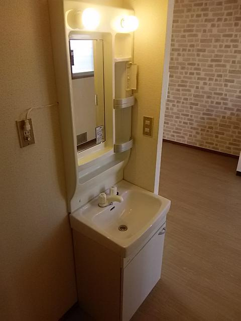 柴田ガーデンハイツＥ棟の独立洗面台