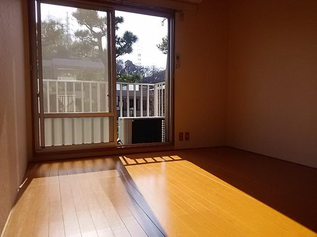 柴田ガーデンハイツＥ棟の居間・リビング