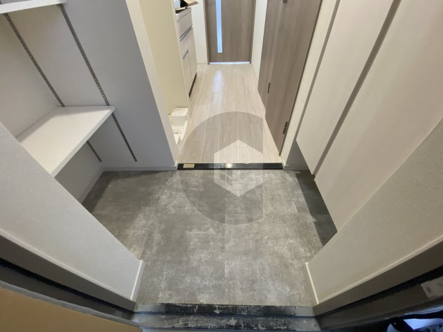 ファステート東大阪バレーナ　仲介手数料無料の玄関