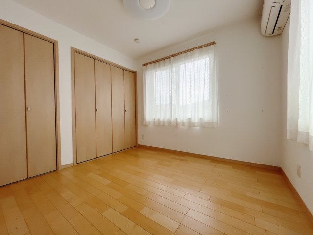 【中古戸建】邑楽郡大泉町大字寄木戸の洋室|■2階洋室｜子供部屋のメリットは「自立心を養うことができる」「自分で整理整頓できるようになる」そして、お子様が成長した際には「プライバシーを確保できる」といい事だらけ♪