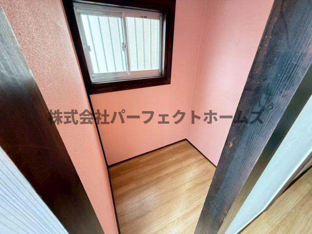 杉山手2丁目戸建　賃貸の内装|明るい色調の室内です