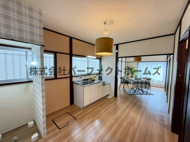杉山手2丁目戸建　賃貸の居間・リビング|ゆったり過ごせる居間です