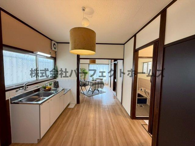 杉山手2丁目戸建　賃貸のキッチン|コンパクトなキッチンで掃除もラクラク