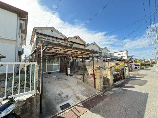 杉山手2丁目戸建　賃貸の駐車場|駐車場に車を止められます