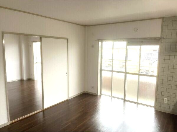 メゾンロアールの居間・リビング