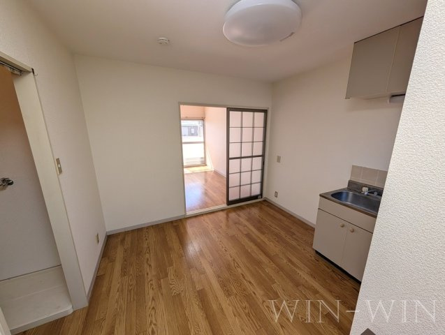 タウニィ吉川 Aの居間・リビング|イメージ（同建物内別部屋の写真です）