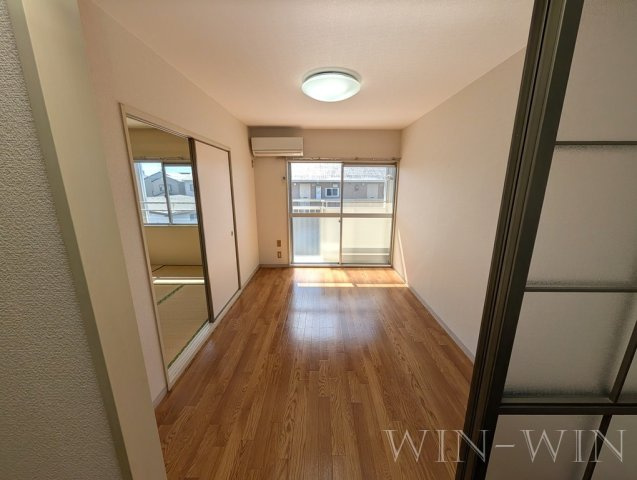 タウニィ吉川 Aの居間・リビング|イメージ（同建物内別部屋の写真です）