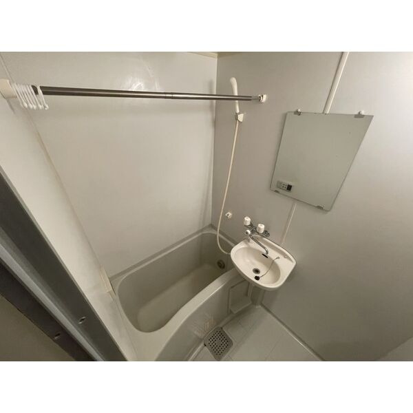 ライフステージ白壁Ⅱ　名古屋市賃貸　仲介手数料無料の浴室