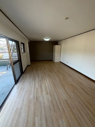 春日第一ビルの居間・リビング