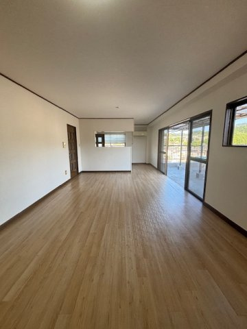 春日第一ビルの居間・リビング