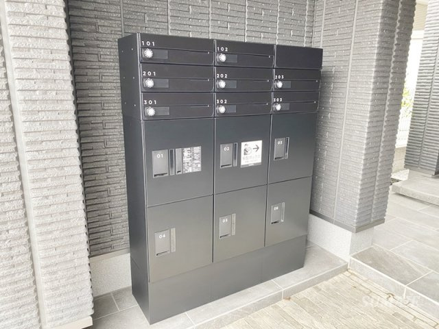 ラ・メゾン・カノン桜木町 のその他共用部分|集合ポストと宅配ボックスです☆