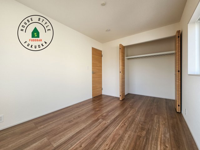 福岡市東区美和台3丁目第1-2棟（2号棟）の内観：施工例|穏やかな光が差し込む室内には、穏やかな時間が流れます。