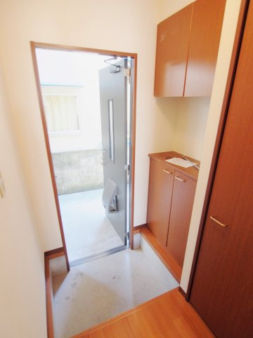 グレースコートAKIの玄関