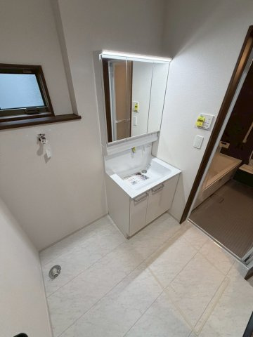 【１号棟】越谷市下間久里新築戸建ての独立洗面台