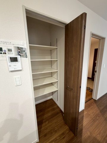 【１号棟】越谷市下間久里新築戸建ての収納