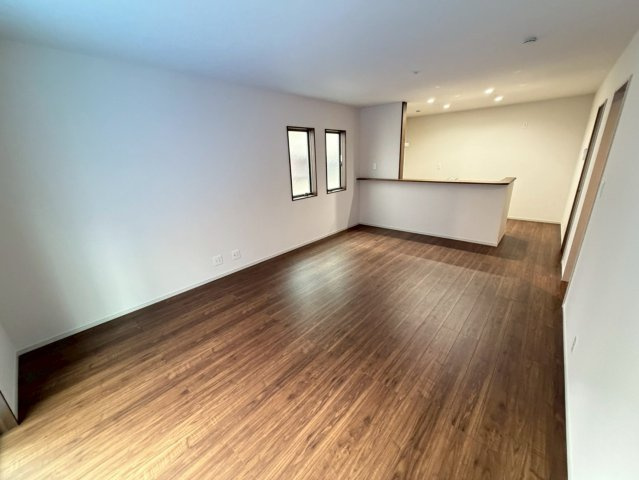 【１号棟】越谷市下間久里新築戸建ての居間・リビング