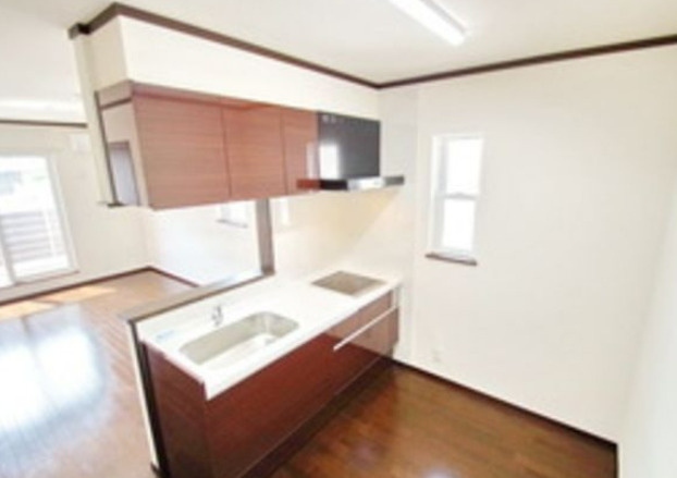 稲城市矢野口のアパートの居間・リビング