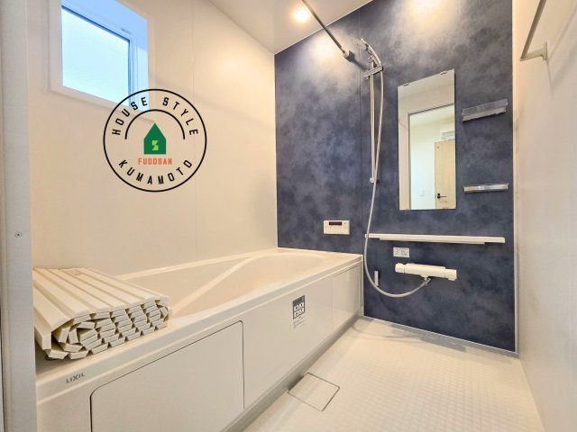 熊本市西区池田3丁目第1-２棟（2号棟）の内観：施工例|1日の疲れを癒してくれる広々バスルーム。雨の日のお洗濯にも大活躍な浴室乾燥機付です！