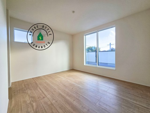 熊本市西区池田3丁目第1-２棟（2号棟）の内観：施工例|主寝室には収納力に優れたクローゼットがありますので、お部屋もすっきり片付きます。