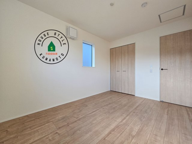 熊本市西区池田3丁目第1-２棟（2号棟）の内観：施工例|採光良好な洋室は全居室、複層ガラスの遮熱効果と断熱効果で、一年中快適に過ごせます。