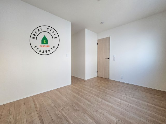 熊本市西区池田3丁目第1-２棟（2号棟）の内観：施工例|採光良好な洋室は全居室、複層ガラスの遮熱効果と断熱効果で、一年中快適に過ごせます。