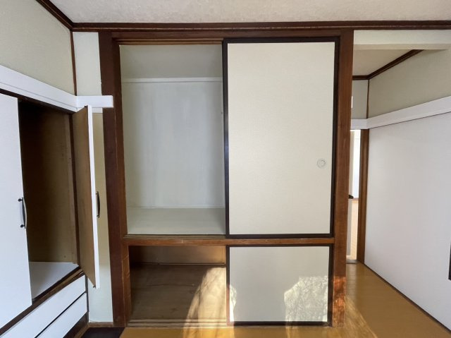 春採2丁目25借家の収納