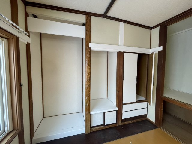 春採2丁目25借家の収納