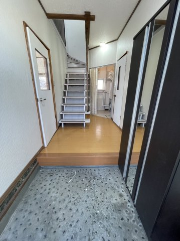 春採2丁目25借家の玄関