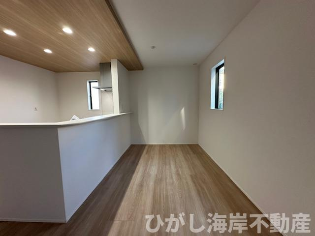 茅ヶ崎市美住町　新築戸建　全6棟の居間・リビング|16帖　LDK