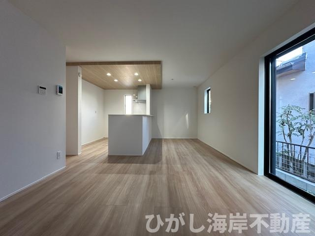 茅ヶ崎市美住町　新築戸建　全6棟の居間・リビング|16帖　LDK