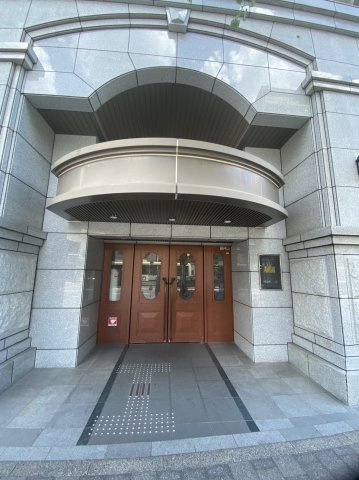 アールヴェール河原町二条のエントランス