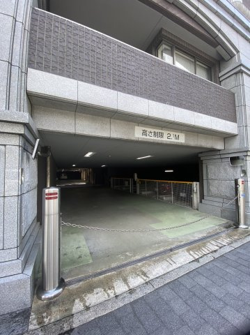 アールヴェール河原町二条の駐車場