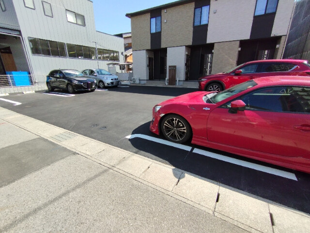 メゾン・ド・シャンスの駐車場
