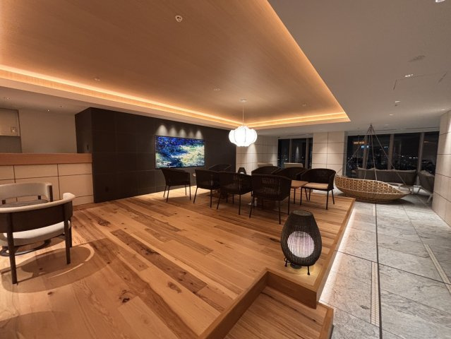 【共用施設 PARK T棟 SUNNY LOUNGE】
木のぬくもりを感じる48階のラウンジ
