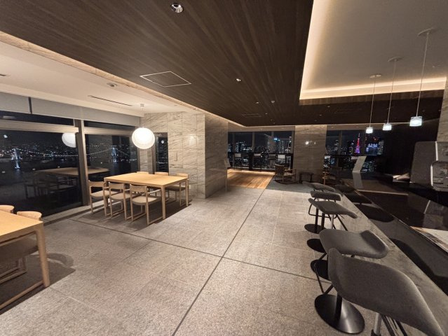 【共用施設 PARK T棟 SUNNY LOUNGE】
レインボーブリッジを望む48階のラウンジ