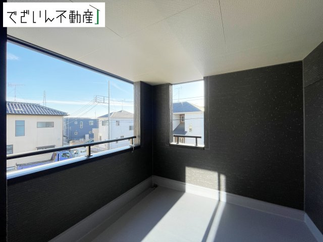 【バルコニー】 | Livele Garden.S鴻巣市袋第2　新築住宅 | インナーバルコニーは急な雨でも洗濯ものが濡れにくく安心♪夏の暑い陽射しを遮ってくれる効果も期待できます。
現地(2025年11月撮影)
