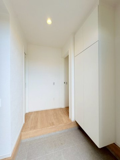 【玄関】 | 鶴ヶ島市中新田　新築分譲　東武越生線『一本松駅』徒歩2分　【新町小学区】