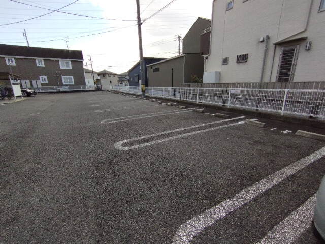 エクセレンテレイナⅡの駐車場