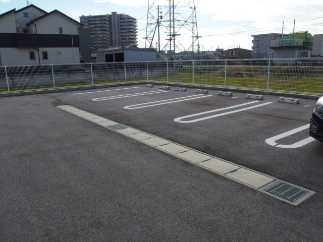エルムⅡの駐車場