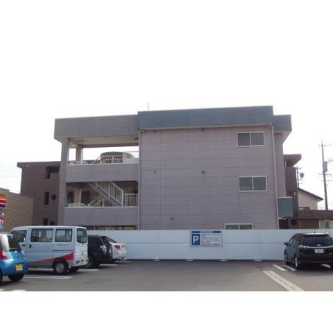 シャルマンαの駐車場