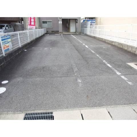 シャルマンαの駐車場